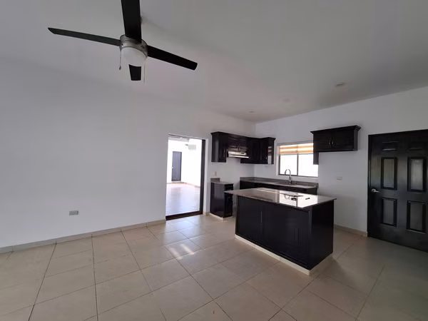 GG!! Sale, house in Veracruz, with wide patio!!
