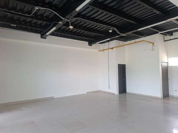 DG-Rento modulo comercial en Pista Suburbana