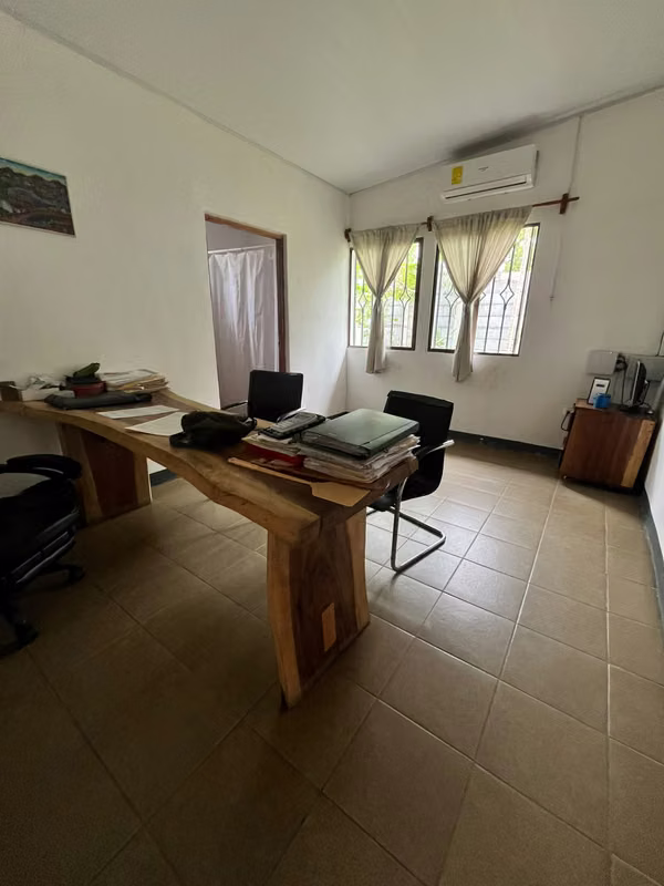 CB - Casa con su muro perimetral en Nindiri