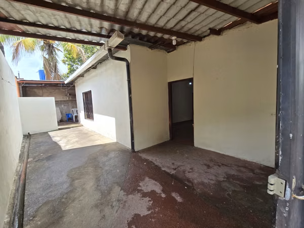 House for Sale in Diriomo, Granada with 4 Rooms, partially renovated