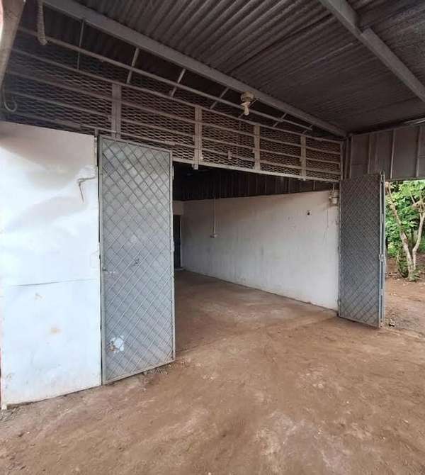 For Sale Local Commercial) 124; Batahola Sur
