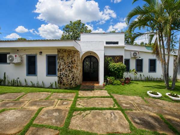 RENT FURNISHED FOR EXECUTIVES - HIGH OF HOLY SUNDAY SB