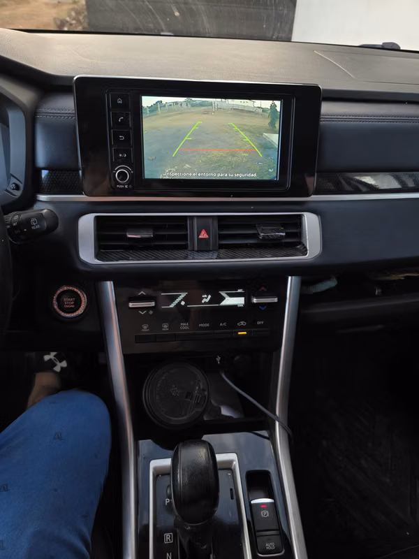 Vendo Mitsubishi Xpander 2024 como nueva precio negociable en persona ubicada en el sauce no se viaja la camioneta 