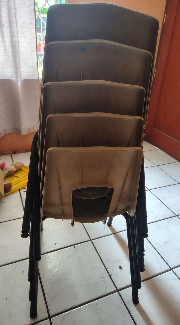 SALE OF 5 CHAIRS