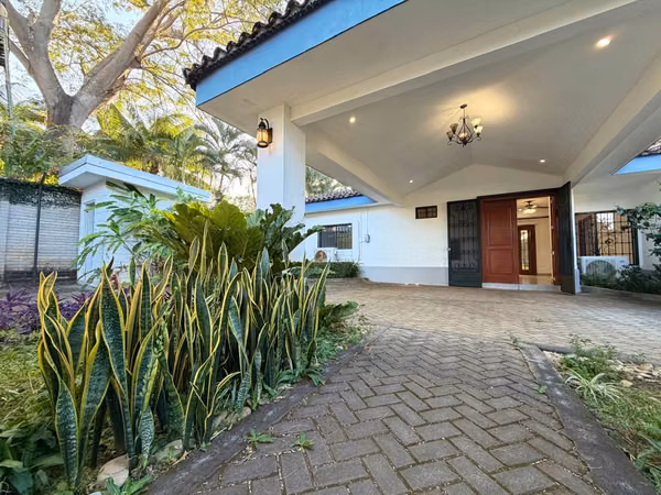 Casa de una planta en renta en Estancia Santo Domingo