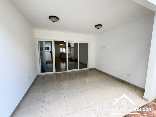 SE RENTA CASA MODERNA EN SENDEROS DE LAS COLINAS – MANAGUA
