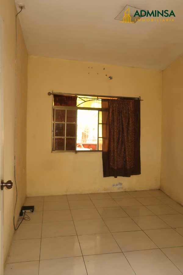 Hermosa y amplia casa esquinera en venta!