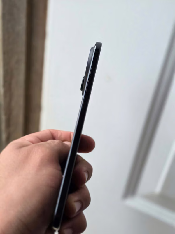 Iphone 17 Air 256GB Network-free and icloud only interested people $770