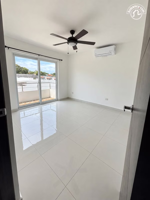 House in rent on the Hill Path - U $1,400