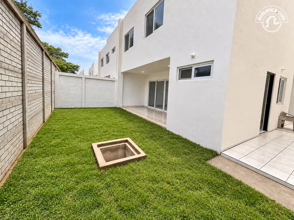 House in rent on the Hill Path - U $1,400