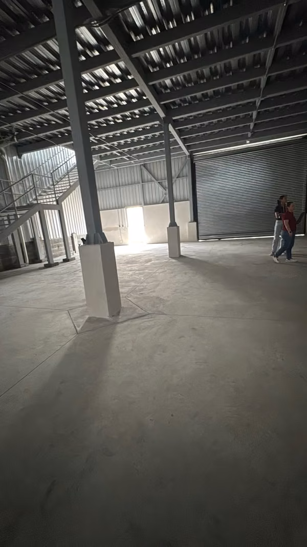 SE RENTA OFIBODEGA EN LAS COLINAS