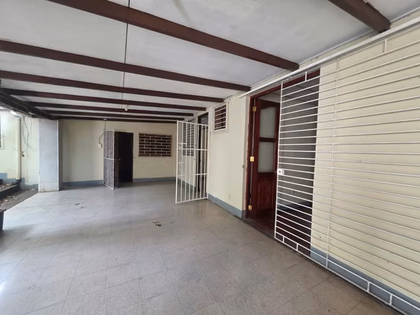 HOUSE WITH COMMERCIAL POTENTIAL FOR SALE