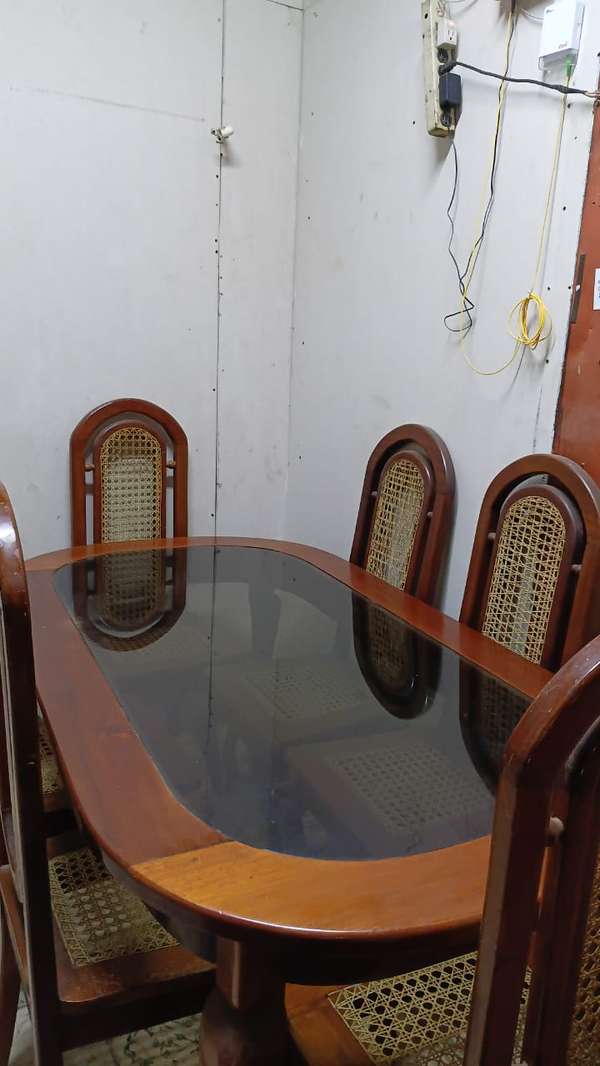 Glass and 6-chair dining room