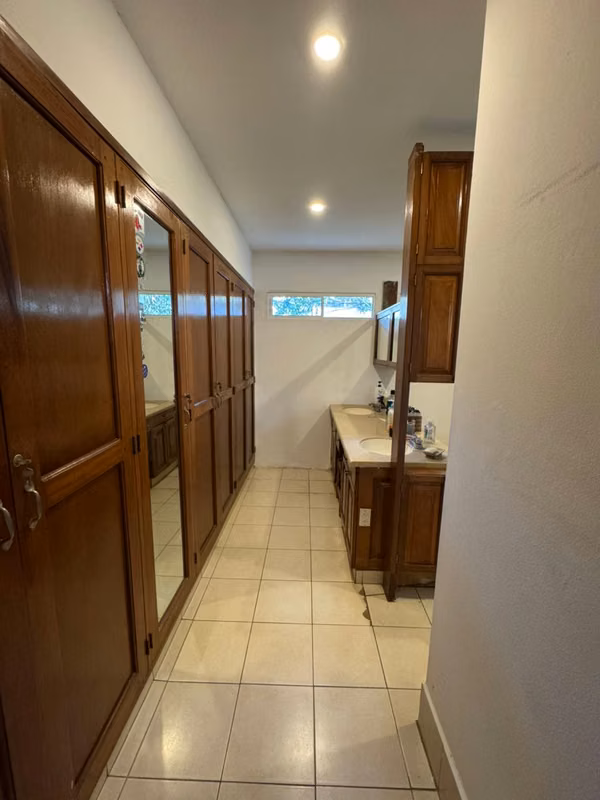GG - Venta,  casa con piscina y terreno amplio en Carretera Sur .