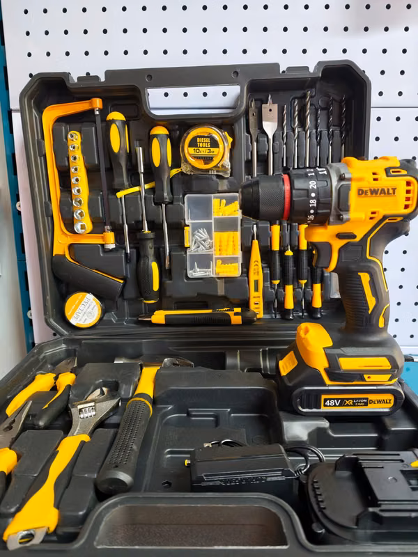 DeWalt Rotomarillo drill with accessories