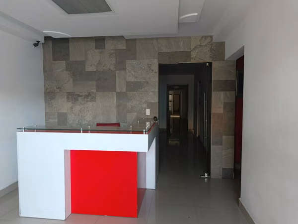 BOLONIA - SE RENTA LOCAL COMERCIAL DE OFICINAS