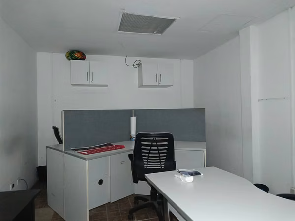 BOLONIA - SE RENTA LOCAL COMERCIAL DE OFICINAS