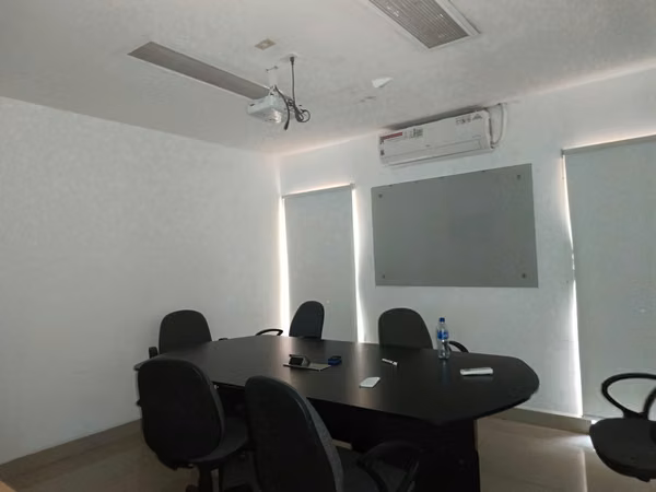 BOLONIA - SE RENTA LOCAL COMERCIAL DE OFICINAS