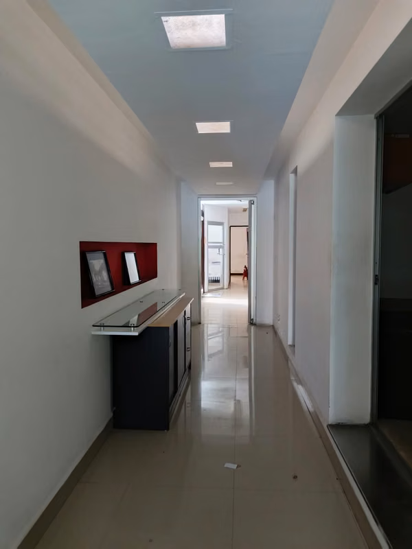 BOLONIA - SE RENTA LOCAL COMERCIAL DE OFICINAS