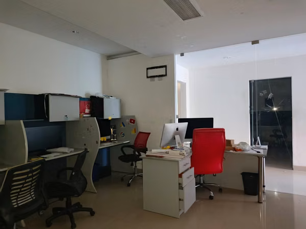 BOLONIA - SE RENTA LOCAL COMERCIAL DE OFICINAS