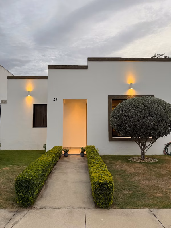 Beautiful Modern House in Palmares Residential - Km 12.9 Road to Masaya
