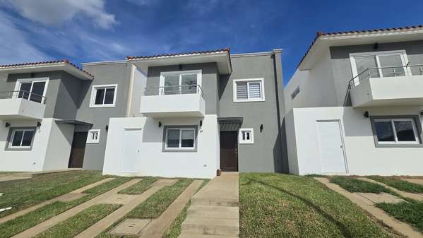 Casa nueva de dos plantas en renta en Condominio Sendero de Las Colinas, Las Colinas, Managua