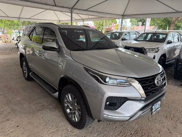 TOYOTA FORTUNER SRV AÑO 2023