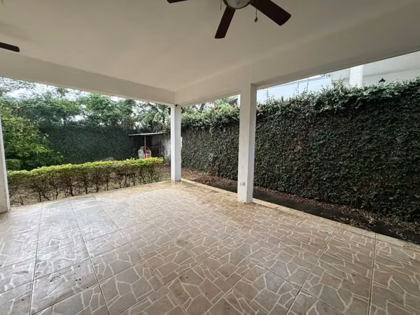 CASA EN VENTA CERCA DEL COLEGIO ALEMÁN | URBANIZACIÓN CAROLINA CARRETERA SUR