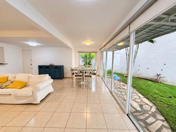 CASA AMUEBLADA EN RENTA – LAS COLINAS