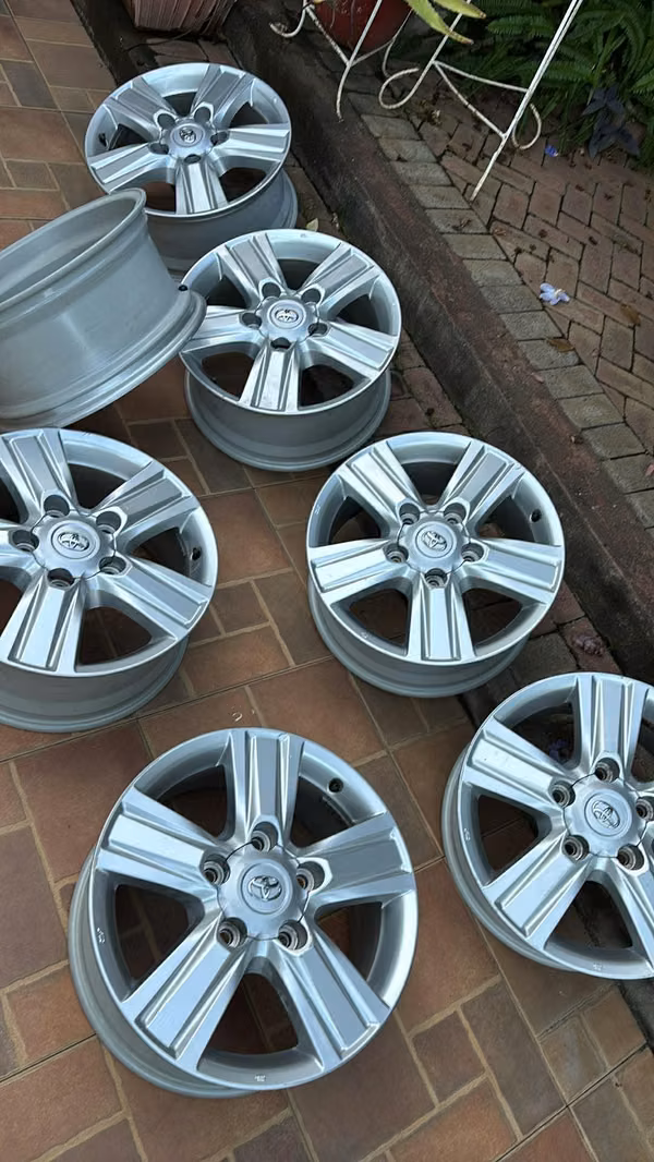 Rines de lujo para Land Cruiser 200