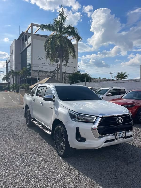TOYOTA HILUX SRV 2024 AUTOMÁTICA 4x4