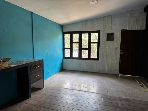SE RENTA ESPACIO PARA OFICINA/ TIENDA/ SALON/ NEGOCIO