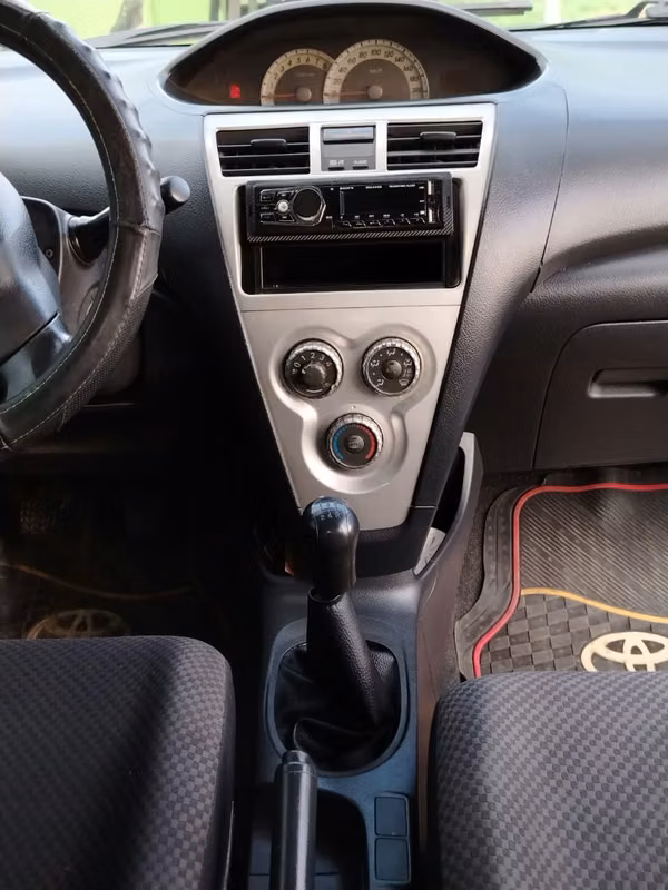 Toyota Yaris Azul