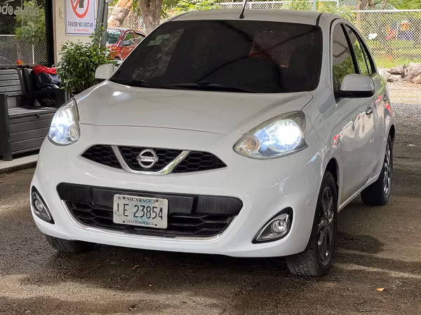 NISSAN MARCH AÑO 2016