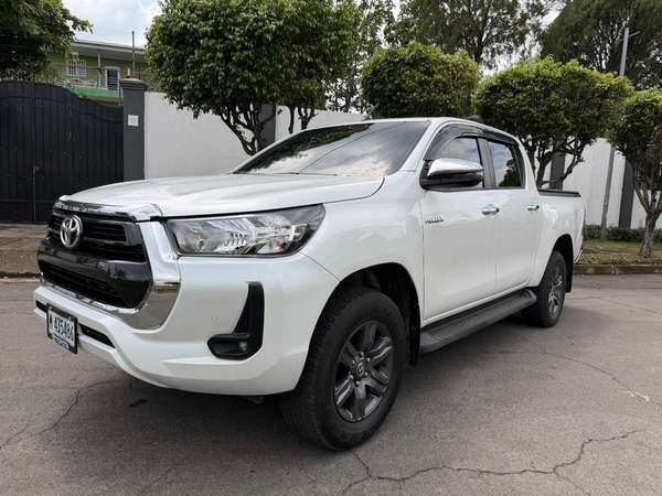 TOYOTA HILUX AUTOMÁTICA 