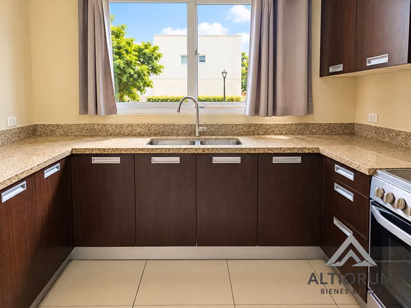 HOUSE FOR RENT IN THE STAY OF HOLY SUNDAY