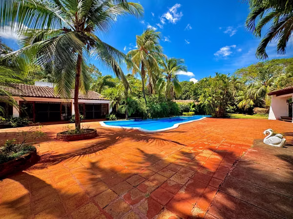 Sale of House in Carretera Sur