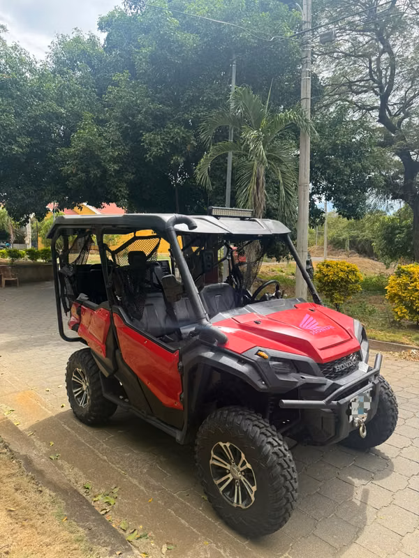 Honda Pioneer 1000CC 2017