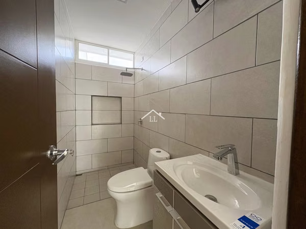 LL - Se Vende Complejo de 4 Casas en Santo Domingo
