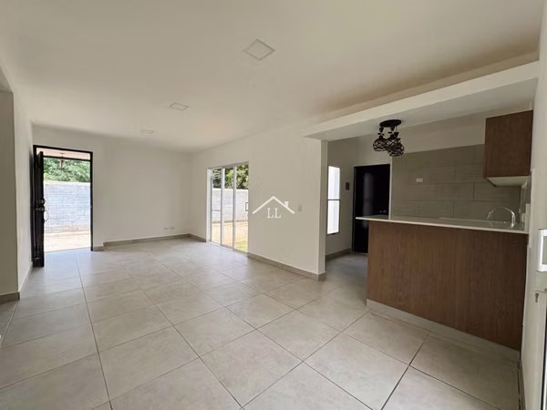 LL - Se Vende Complejo de 4 Casas en Santo Domingo