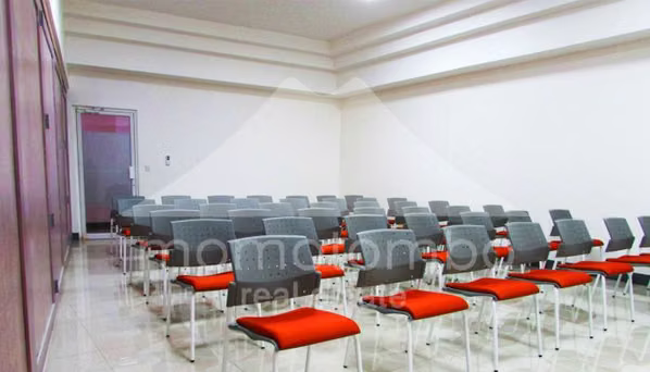 Commercial space for rent near the Centroamérica roundabout.