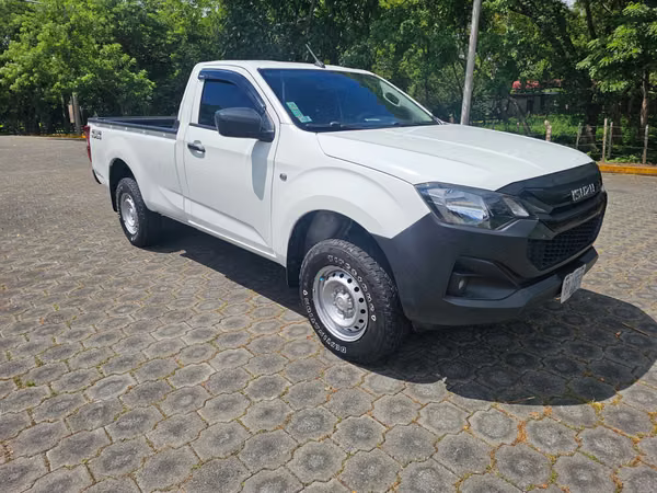 Vendo linda isuzu dmax 4x4 una cabina 2025
