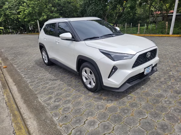Vendo lindo carro yaris cross  kmt 
