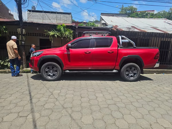 Venso toyota hilux sr intermedia 4x4 año 2014 automática 