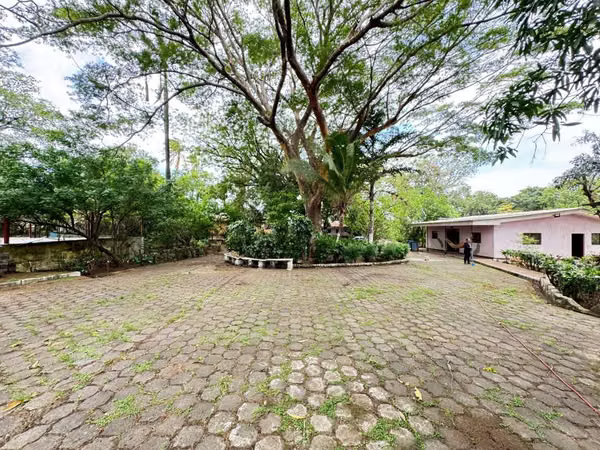 Sale of Quinta in Nejapa