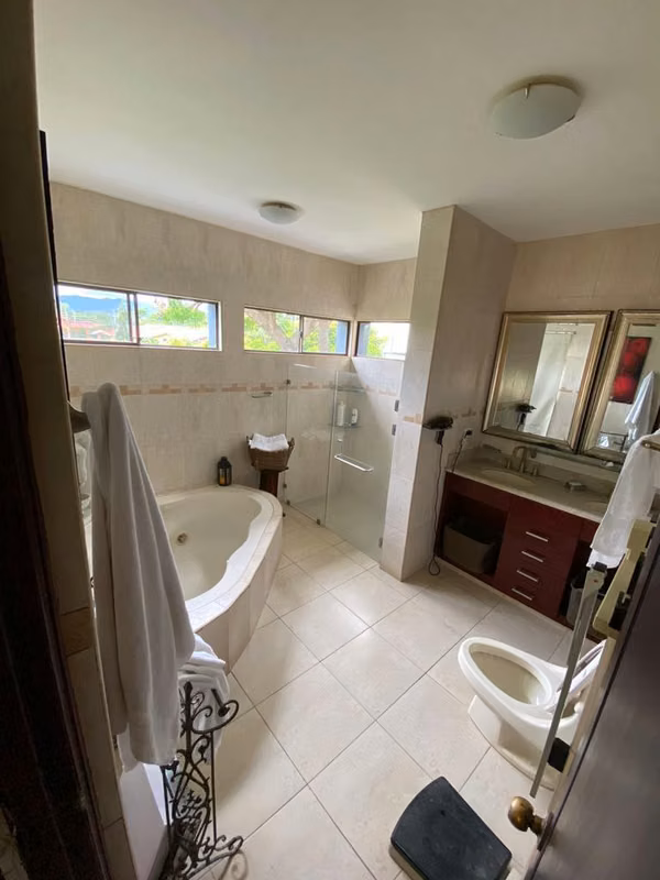 Sale of House in Las Colinas