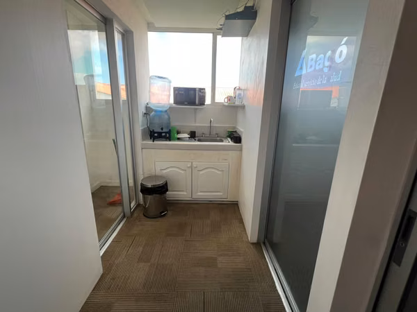 Alquiler de Oficinas (16mts ,25 mts, 33 mts, 15 mts)  en Centro Ejecutivo ubicado en Planes de Altamira