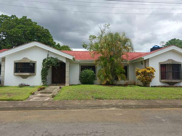 MASAYA ROAD KM 12. RENT HOUSE IN RESIDENTIAL SUN DOOR