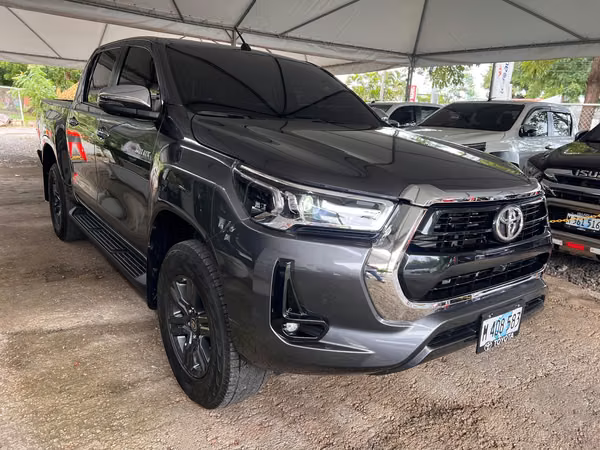 TOYOTA HILUX SRV AÑO 2025