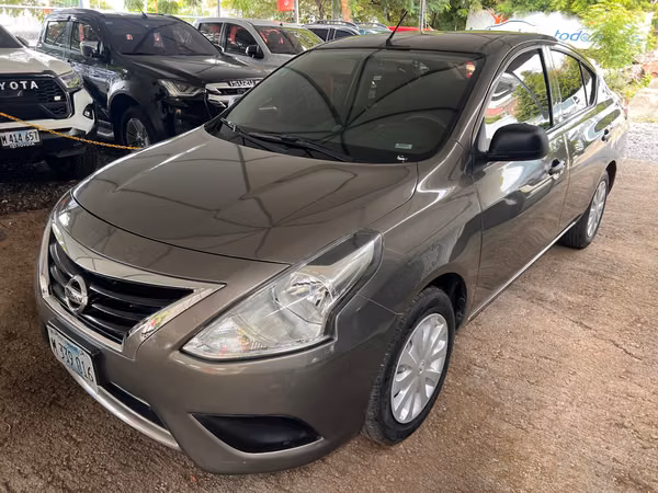 NISSAN VERSA AÑO 2022